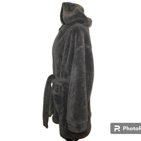 Jasmine & Ginger Plush Gray Robe With Faux Fur - Picture 4 of 12